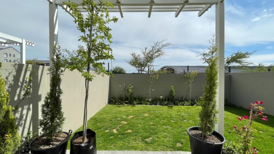 To Let 2 Bedroom Property for Rent in Somerset Lakes Western Cape
